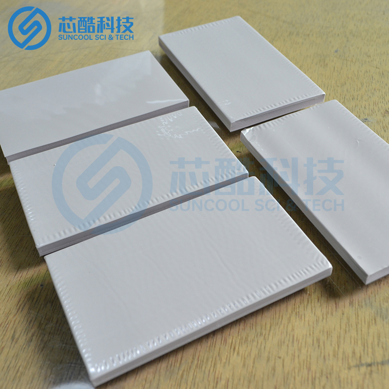 高導熱硅膠片為什么會有油么？要怎么清洗掉呢